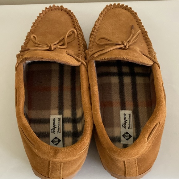 Men's Tan Moccasin Slippers Loafers Sz 14 like new International leather suede - Picture 3 of 8